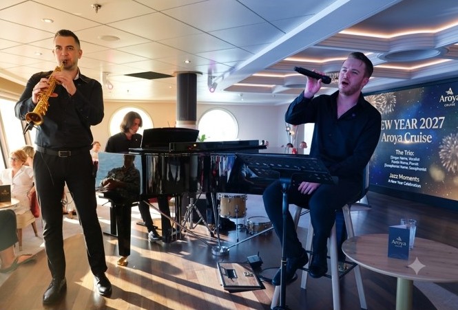 Blue Velvet Lounge — джаз-джем с саксофоном и фортепиано